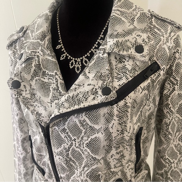 Snake print faux leather jacket - Picture 2 of 8